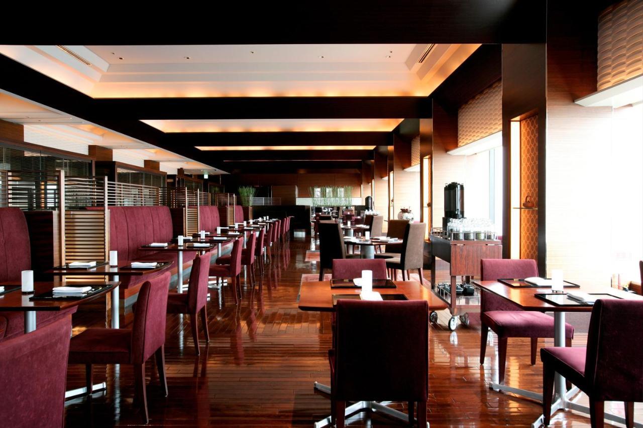 Hotel Intercontinental Yokohama Grand By Ihg Esterno foto The interior of the lounge